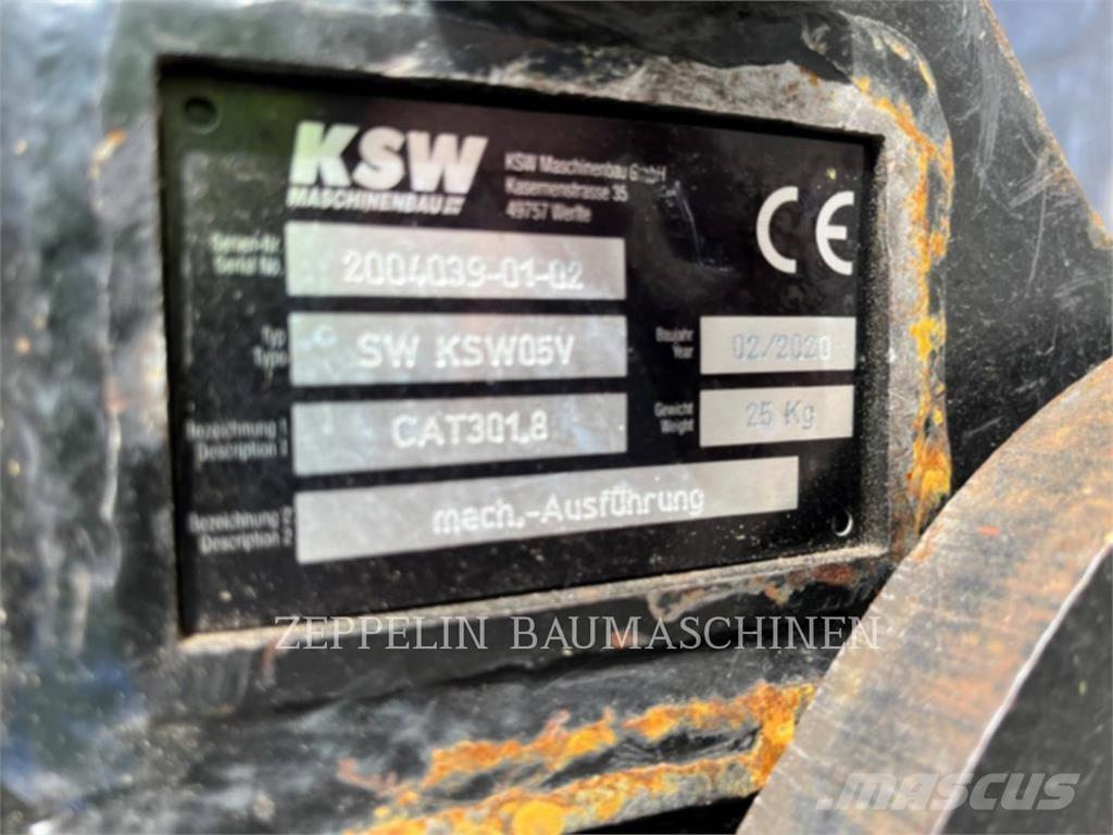 CAT 301.6-05A حفارات زحافة
