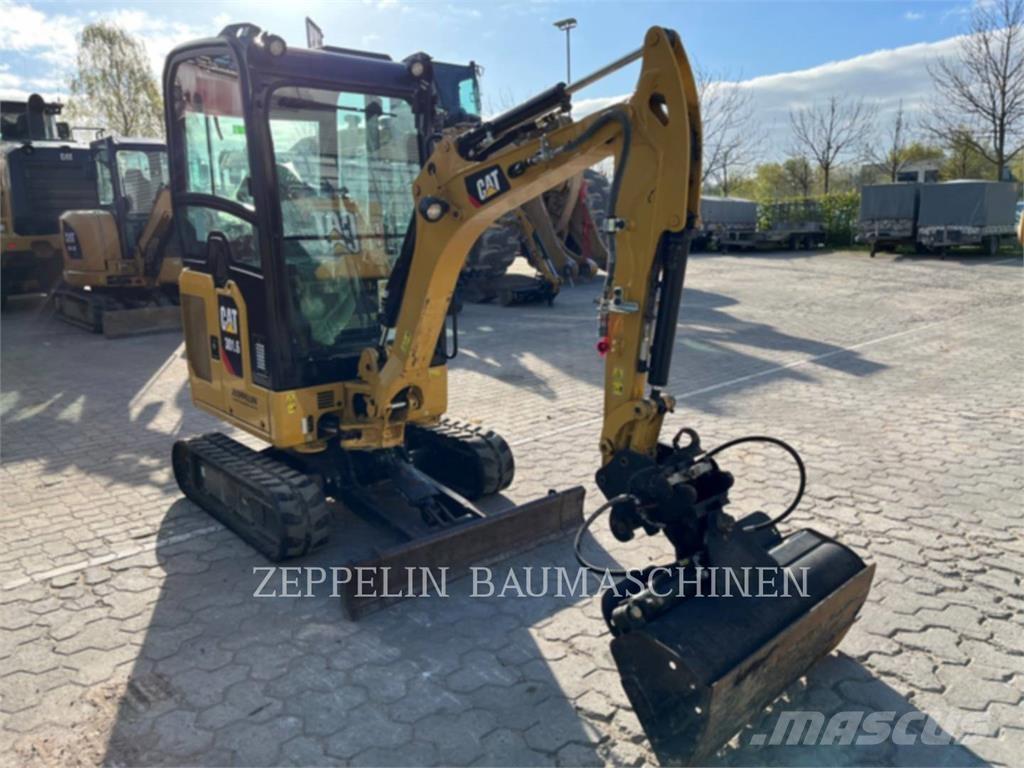 CAT 301.6-05A حفارات زحافة