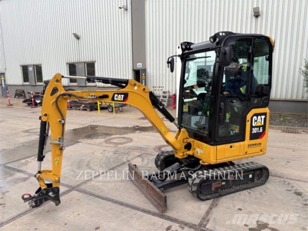 CAT 301.6-05A حفارات زحافة
