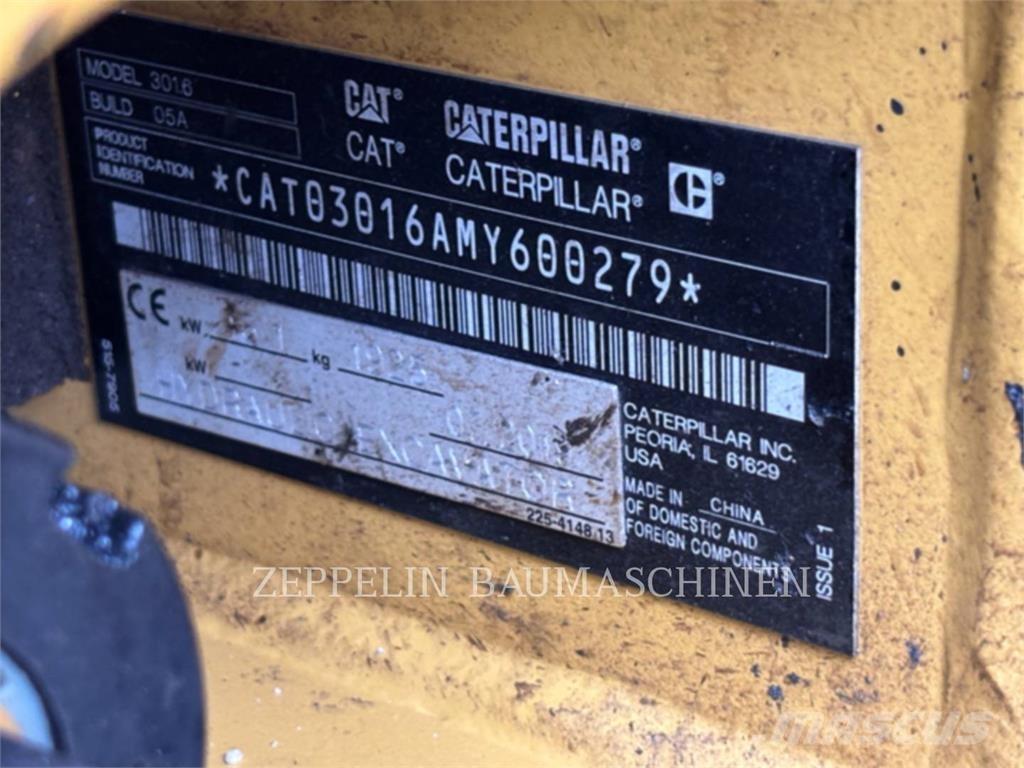 CAT 301.6-05A حفارات زحافة