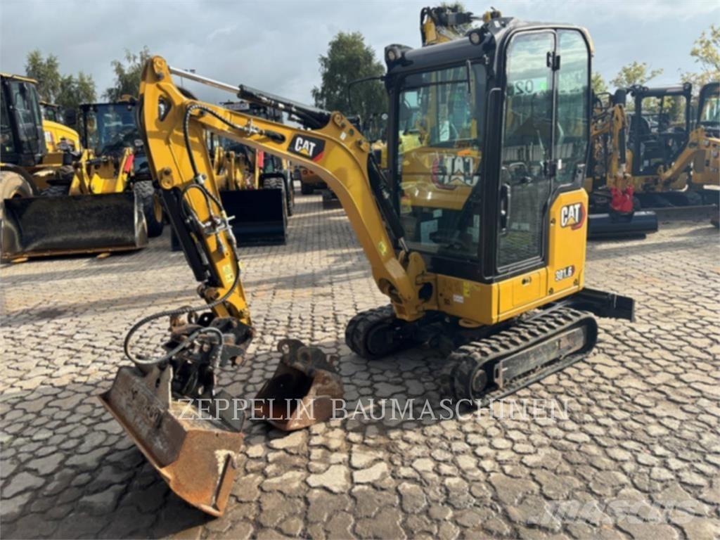 CAT 301.6-05A حفارات زحافة