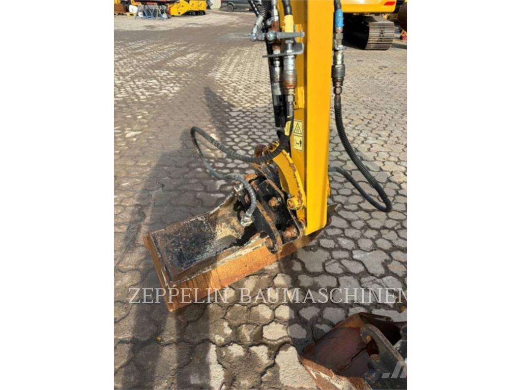 CAT 301.6-05A حفارات زحافة