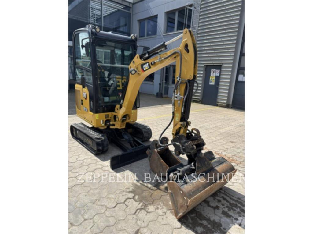 CAT 301.6-05A حفارات زحافة