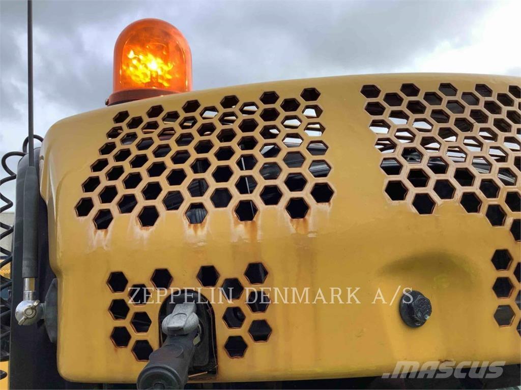 CAT 301.605 حفارات زحافة