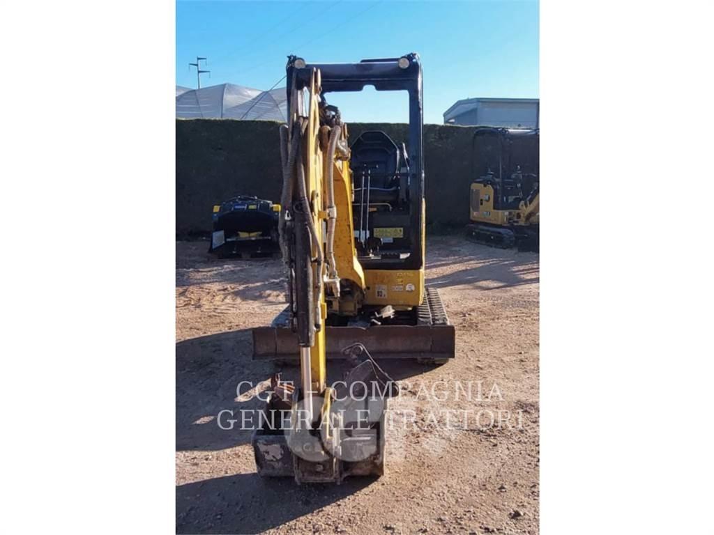 CAT 301.7 حفارات زحافة