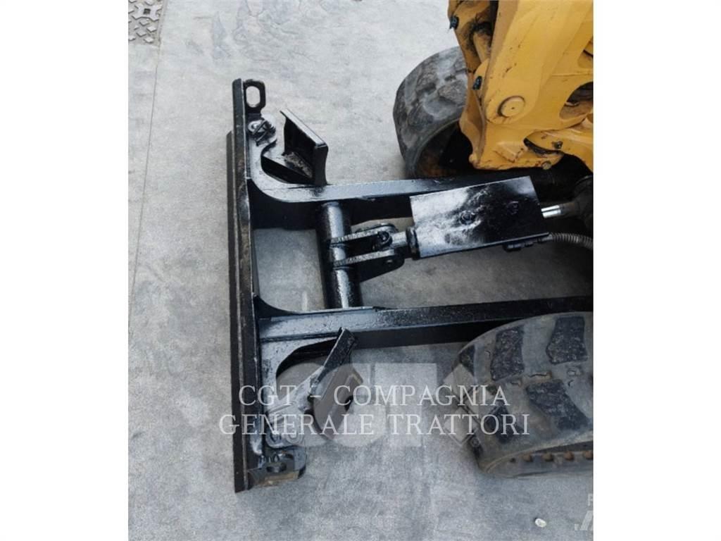 CAT 301.7 حفارات زحافة