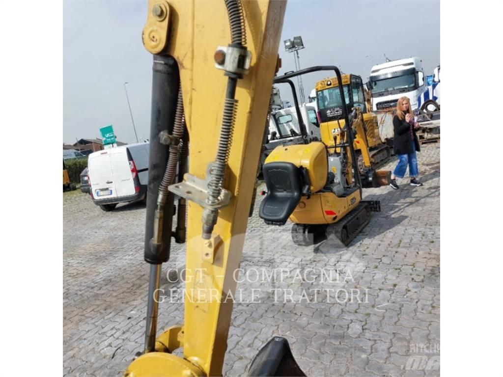 CAT 301.7 حفارات زحافة