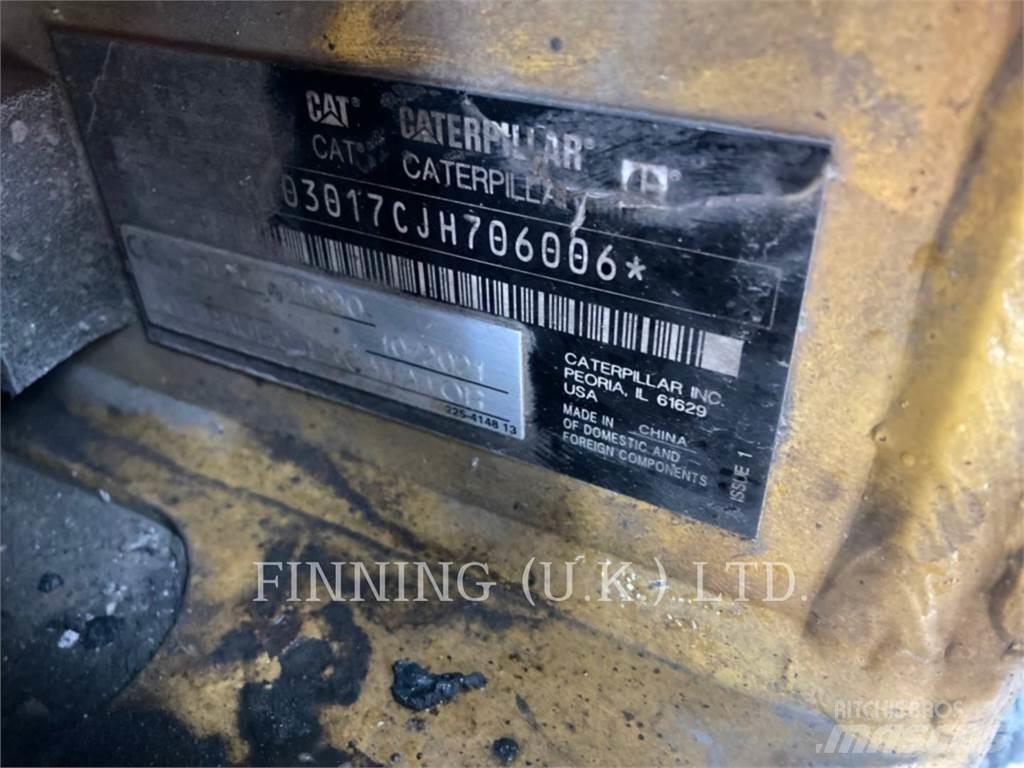 CAT 301.7 حفارات زحافة
