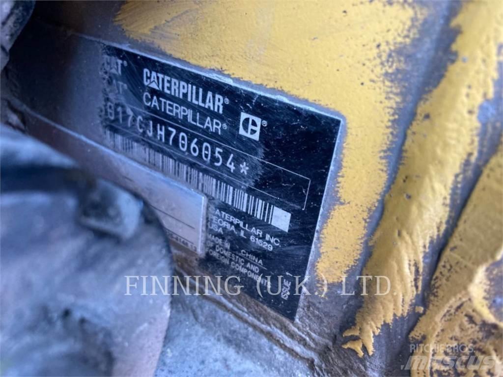 CAT 301.7 حفارات زحافة