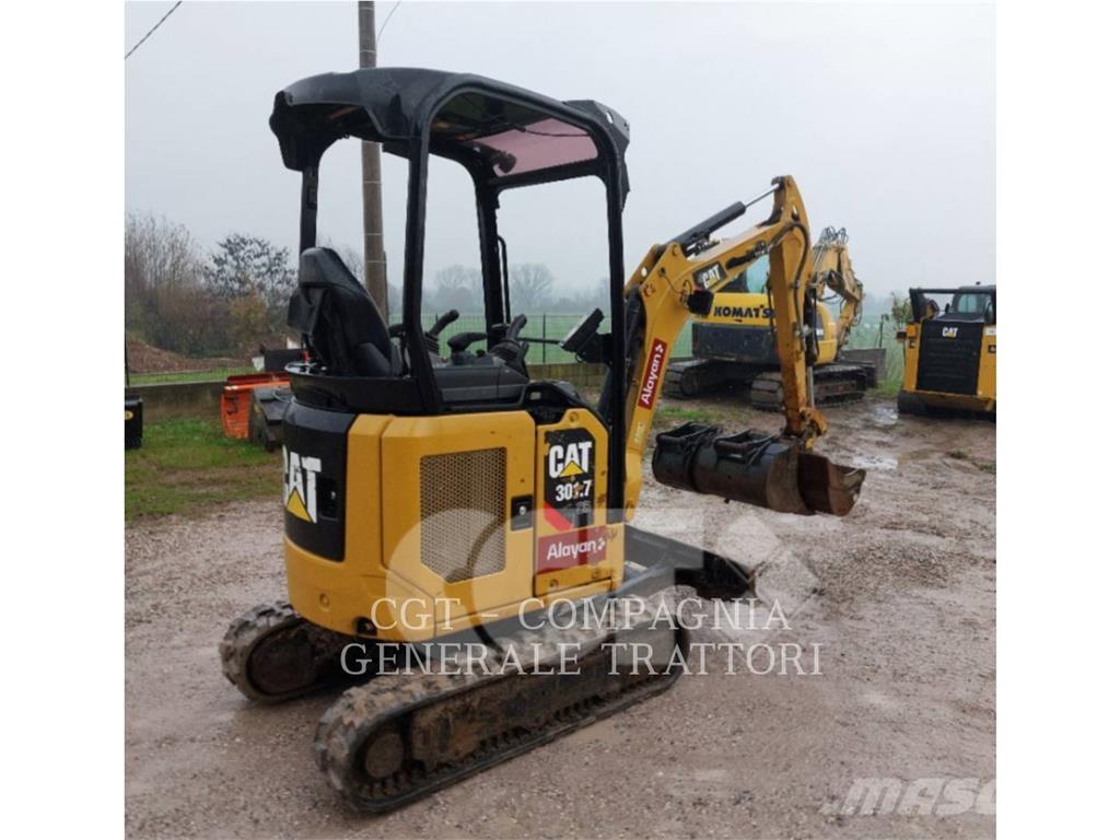 CAT 301.7 حفارات زحافة