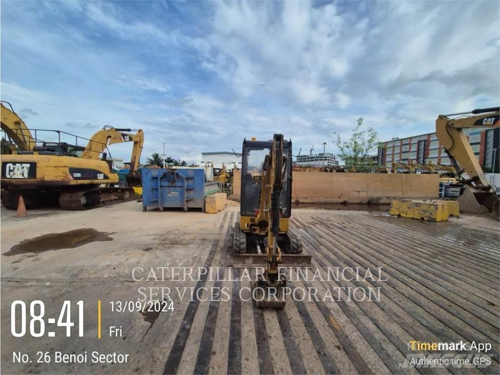 CAT 301.7-05CR حفارات زحافة