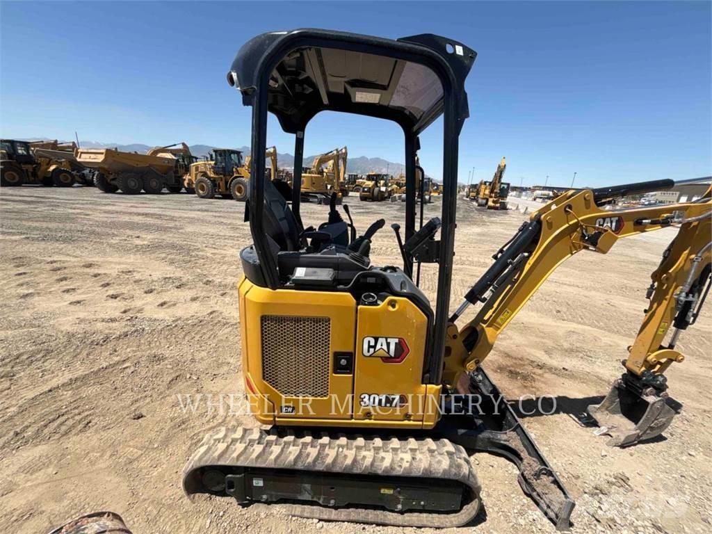 CAT 301.7 C1 حفارات زحافة
