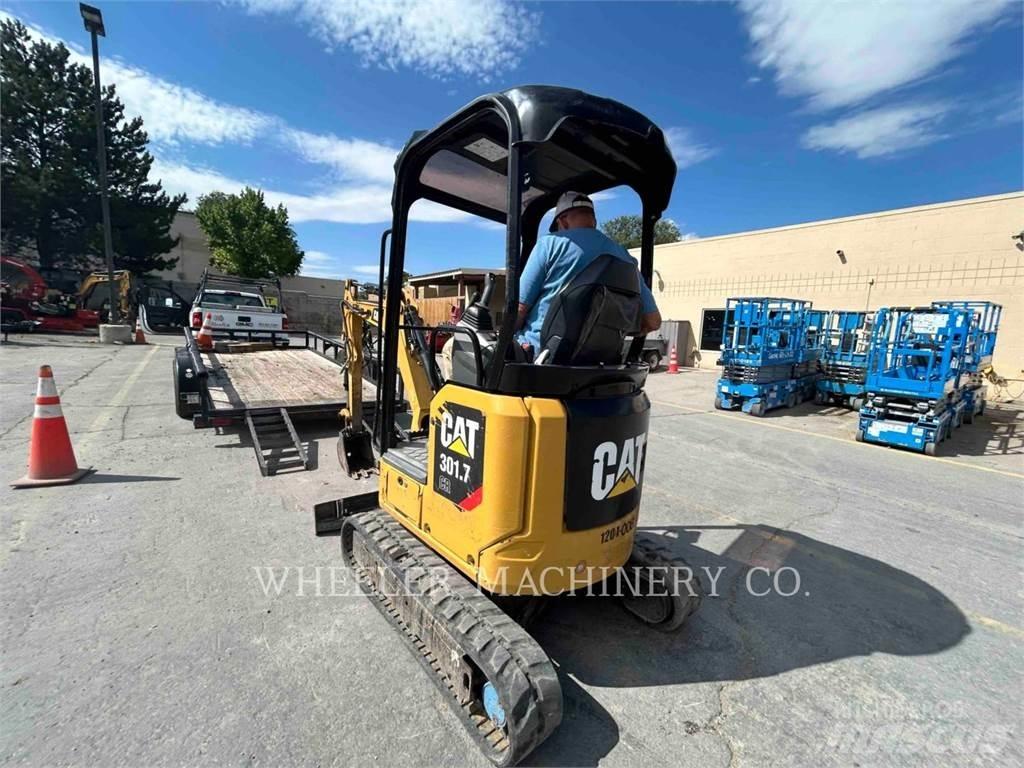 CAT 301.7 C1 حفارات زحافة