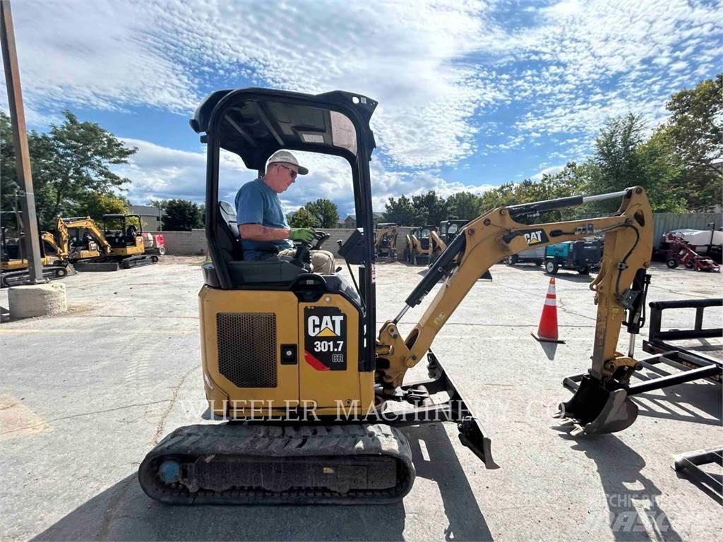 CAT 301.7 C1 حفارات زحافة