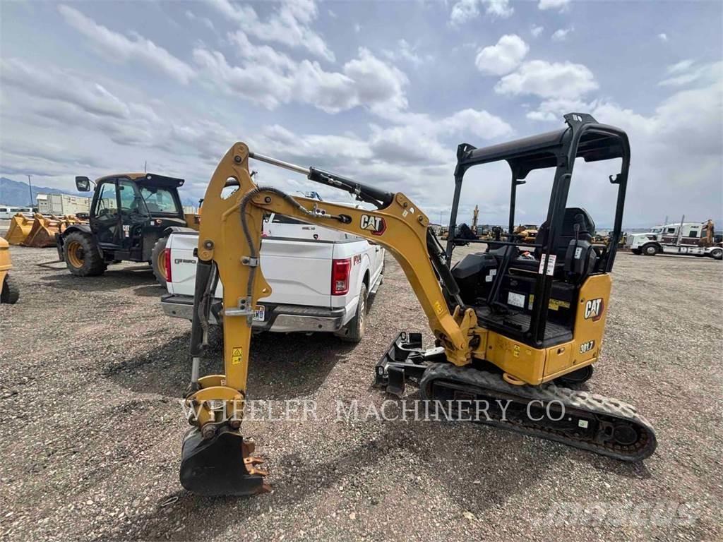 CAT 301.7 C1 حفارات زحافة