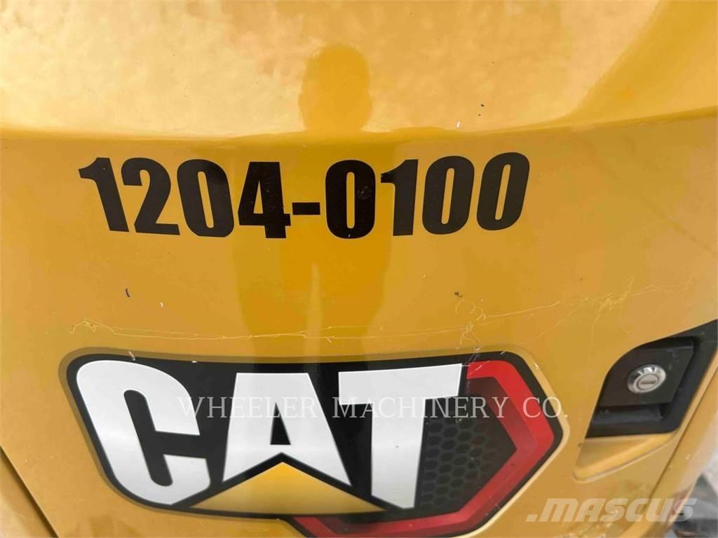 CAT 301.7 C1 حفارات زحافة