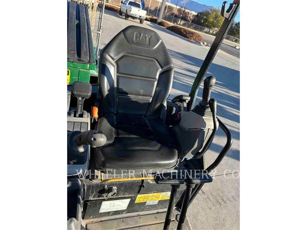 CAT 301.7 C1 حفارات زحافة