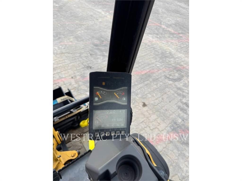 CAT 301.7CR حفارات زحافة