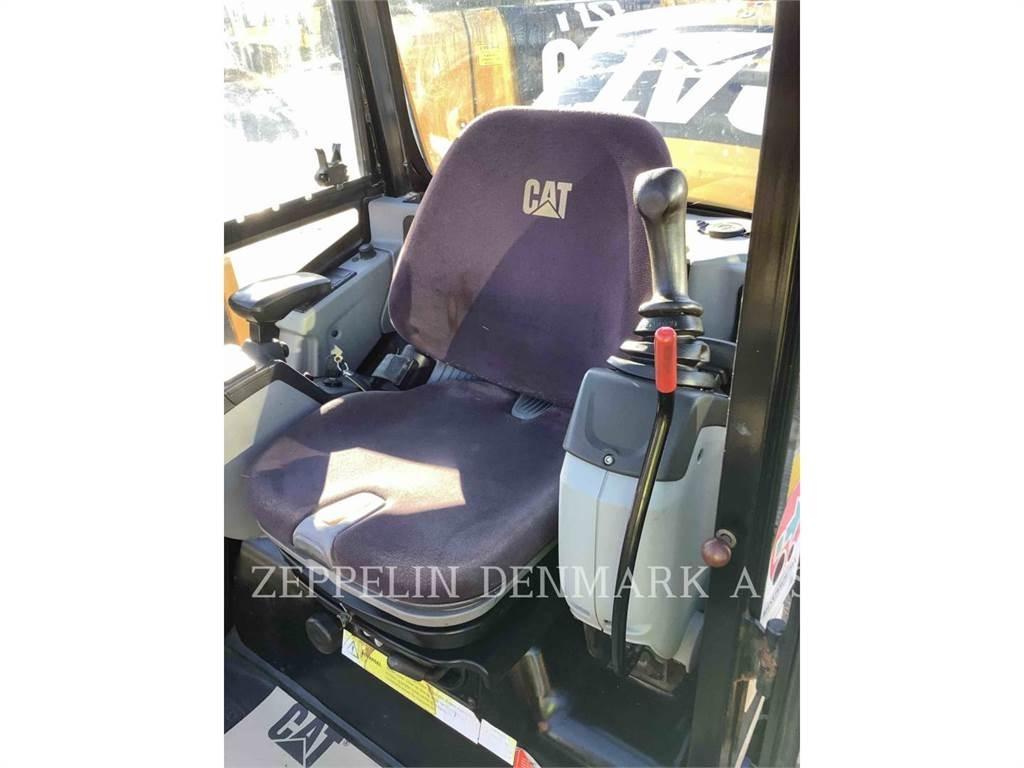CAT 301.7D حفارات زحافة
