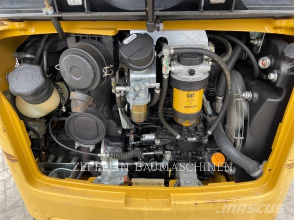 CAT 301.7D حفارات زحافة