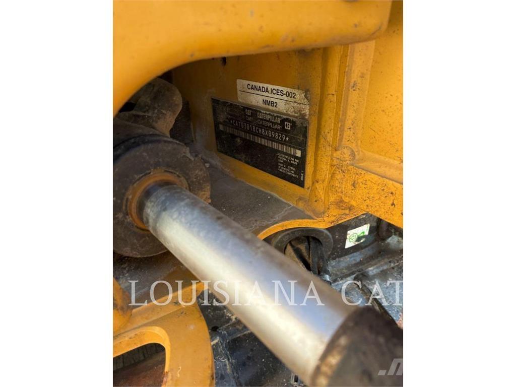CAT 301.8 حفارات زحافة