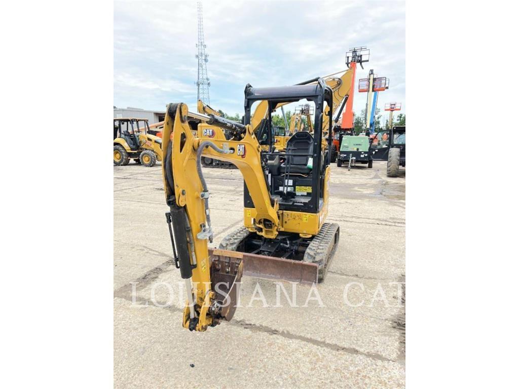 CAT 301.8 حفارات زحافة
