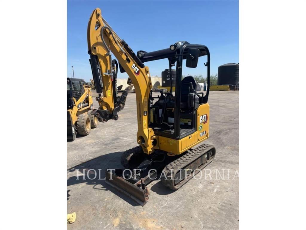CAT 301.8 حفارات زحافة