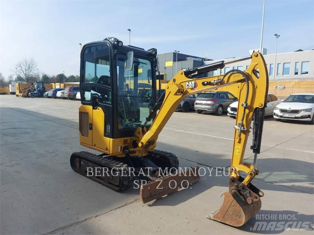 CAT 301.8 حفارات زحافة