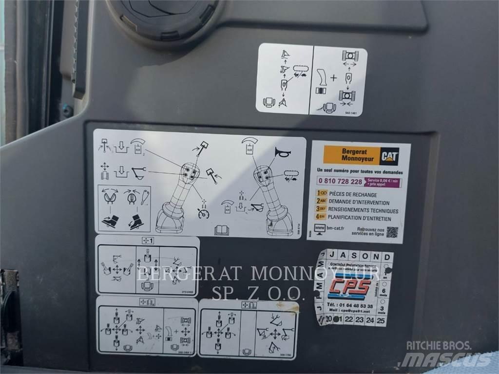 CAT 301.8 حفارات زحافة