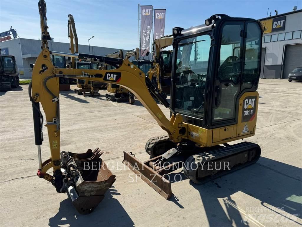 CAT 301.8 حفارات زحافة