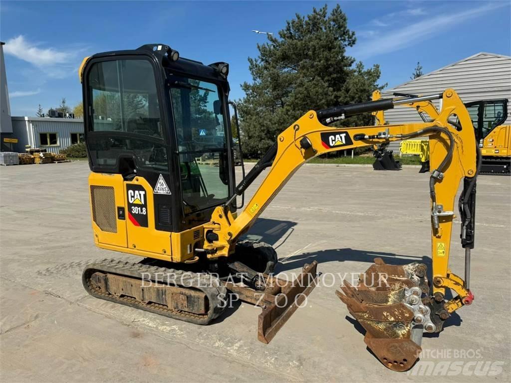 CAT 301.8 حفارات زحافة