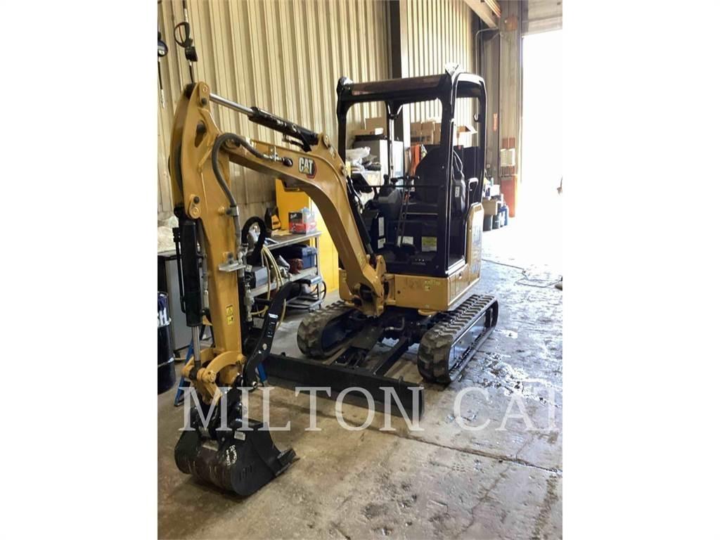 CAT 301.8 حفارات زحافة