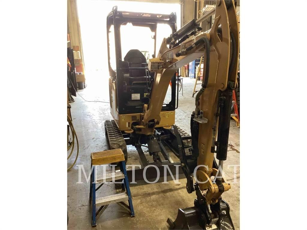CAT 301.8 حفارات زحافة