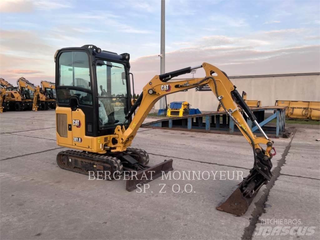 CAT 301.8 حفارات زحافة