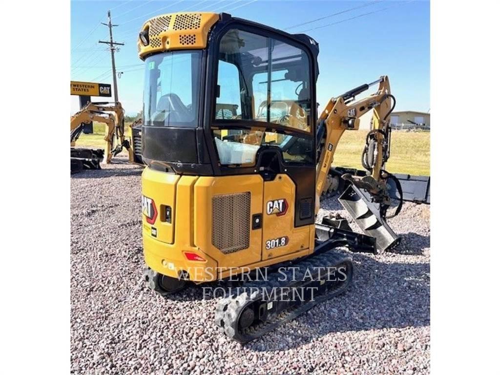 CAT 301.8 حفارات زحافة