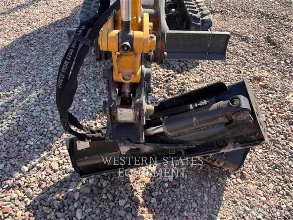 CAT 301.8 حفارات زحافة