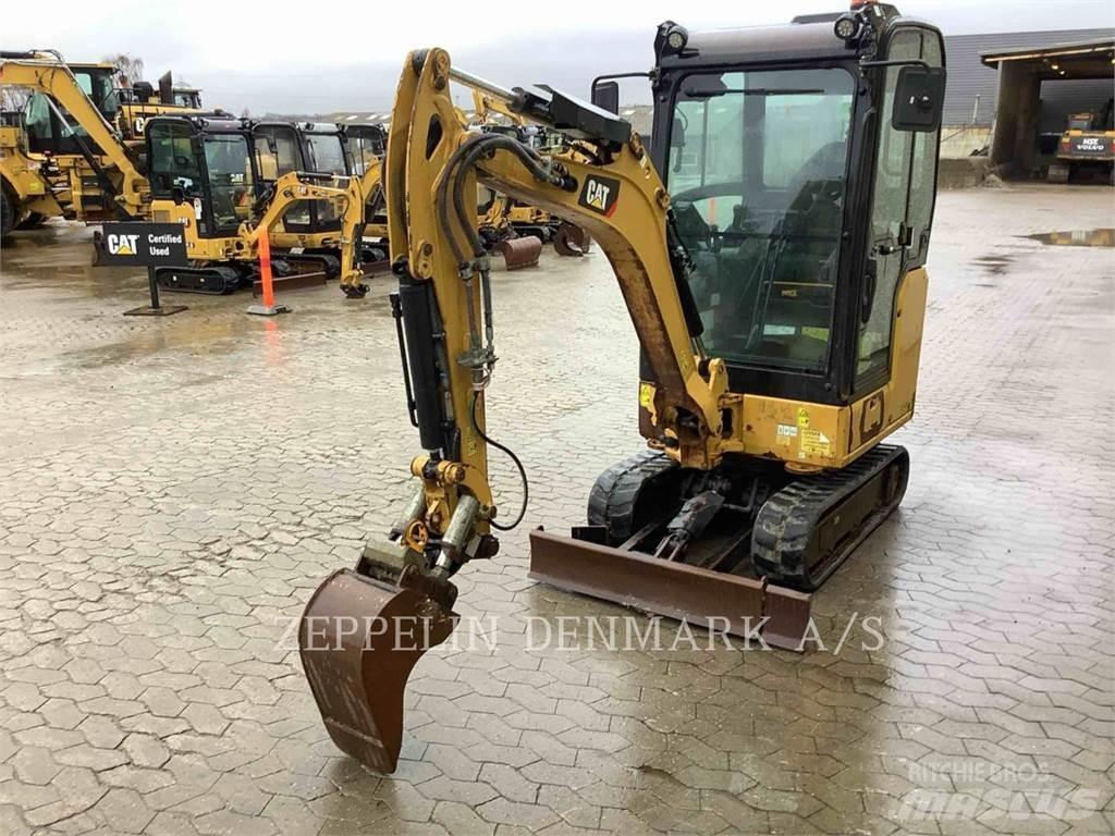 CAT 301.8 حفارات زحافة