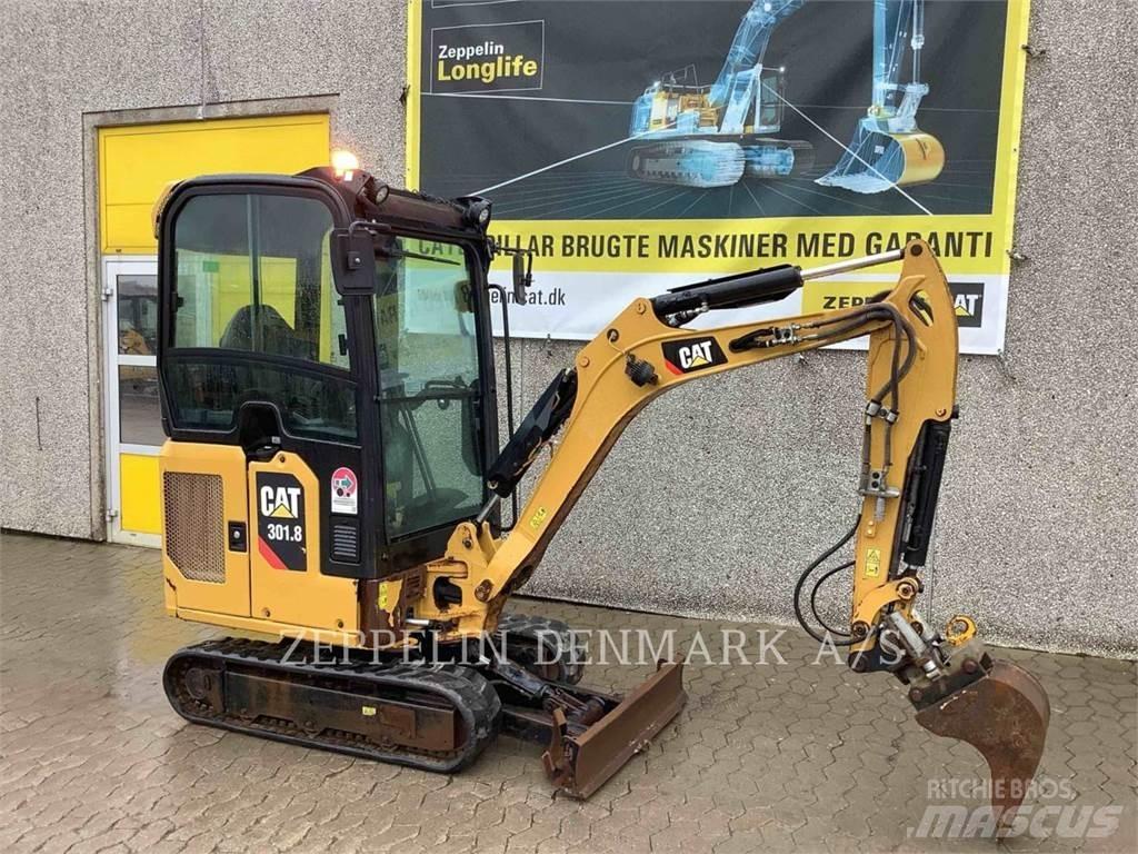 CAT 301.8 حفارات زحافة