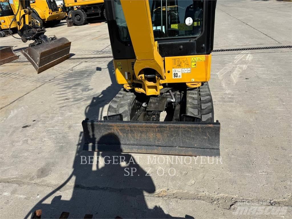 CAT 301.8 حفارات زحافة