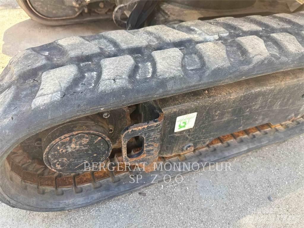 CAT 301.8 حفارات زحافة