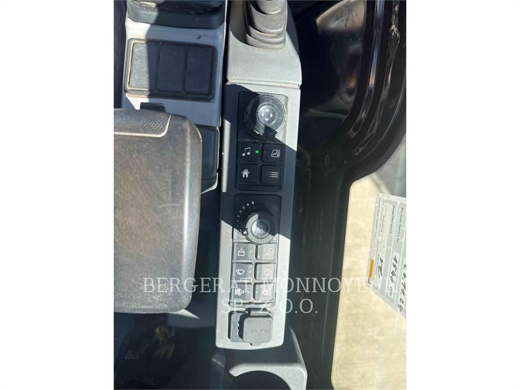CAT 301.8 حفارات زحافة