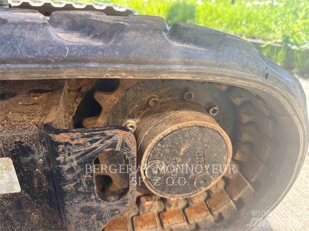 CAT 301.8 حفارات زحافة