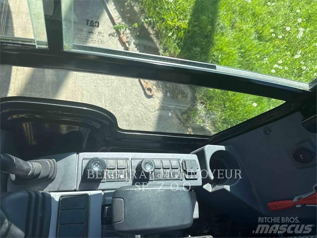CAT 301.8 حفارات زحافة