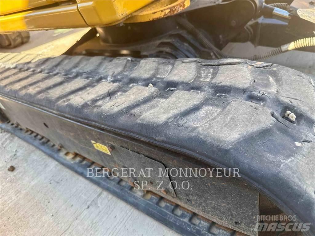 CAT 301.8 حفارات زحافة