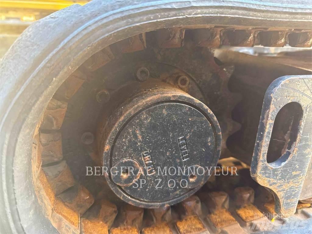 CAT 301.8 حفارات زحافة