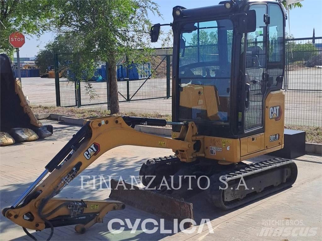 CAT 301.8 حفارات زحافة