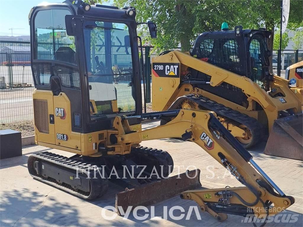 CAT 301.8 حفارات زحافة