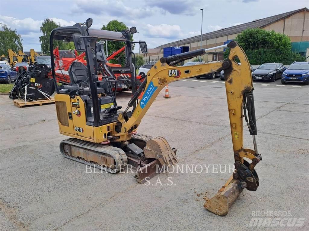 CAT 301.8 حفارات زحافة