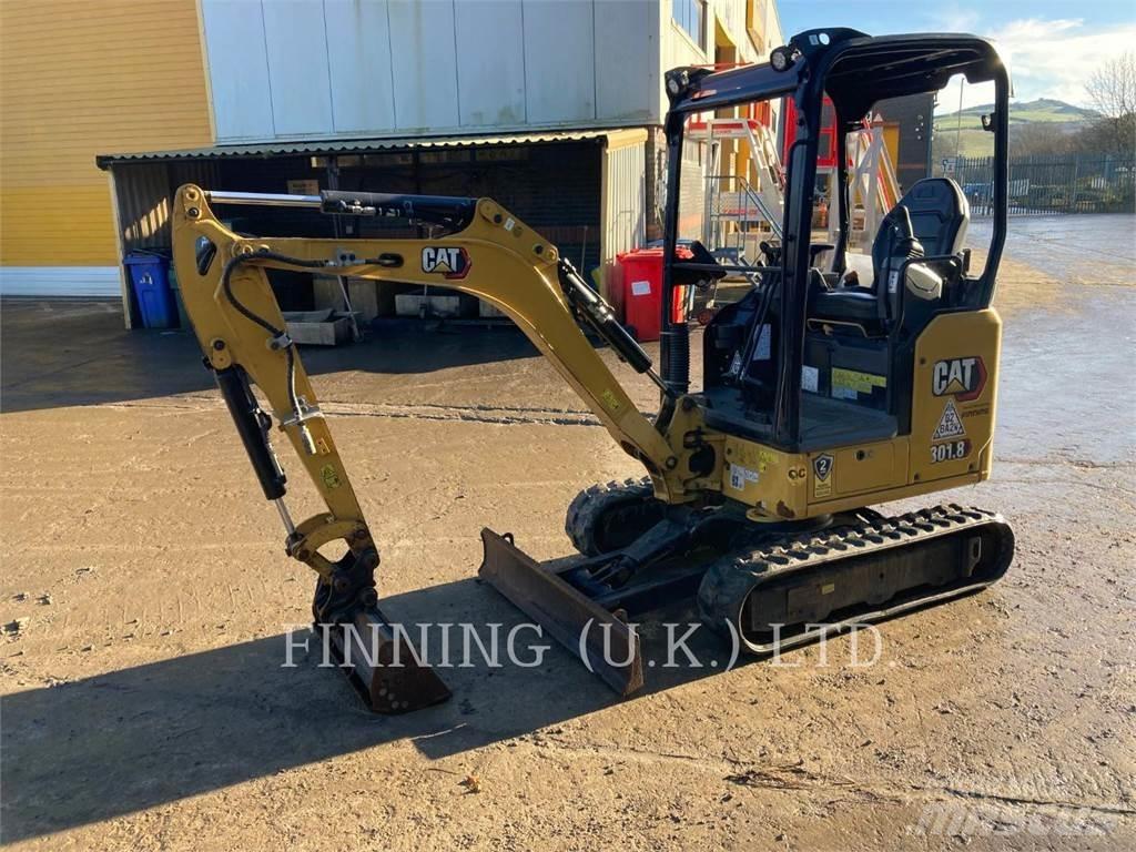 CAT 301.8 حفارات زحافة