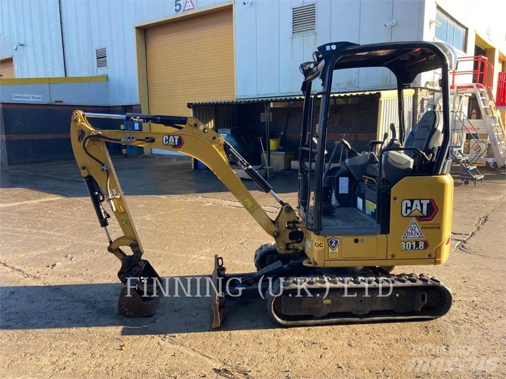 CAT 301.8 حفارات زحافة